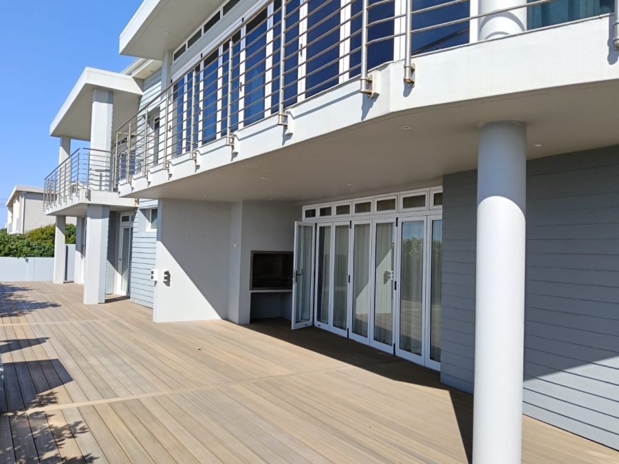 6 Bedroom Property for Sale in Wavecrest Eastern Cape